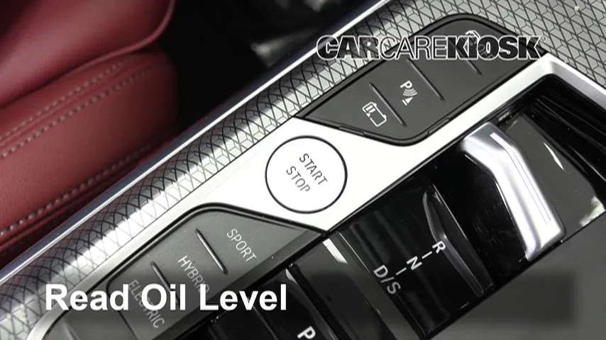 2023 BMW 330e xDrive 2.0L 4 Cyl. Turbo PHEV Huile Vérifier le niveau de l'huile